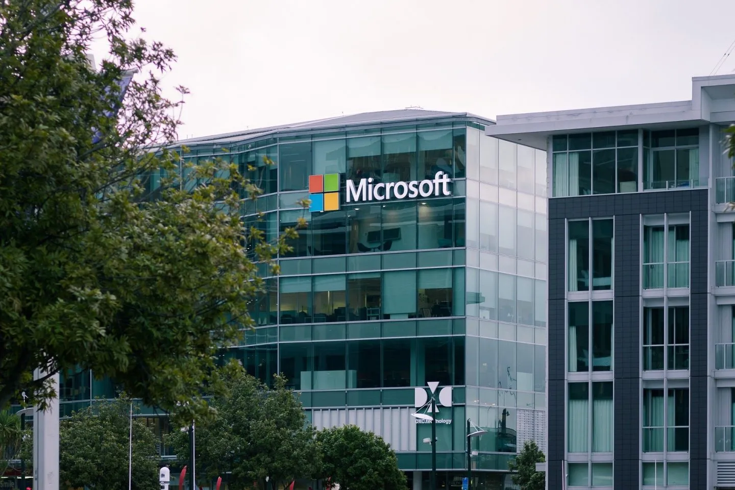 Microsoft sued in UK over cloud licensing practices – Hobicode