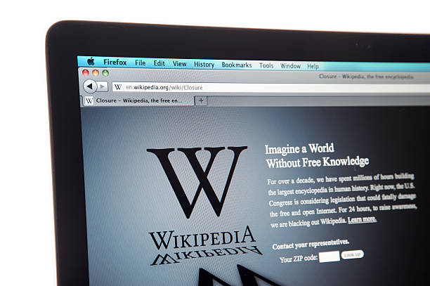 Grafik penurunan pembaca Wikipedia karena dampak AI