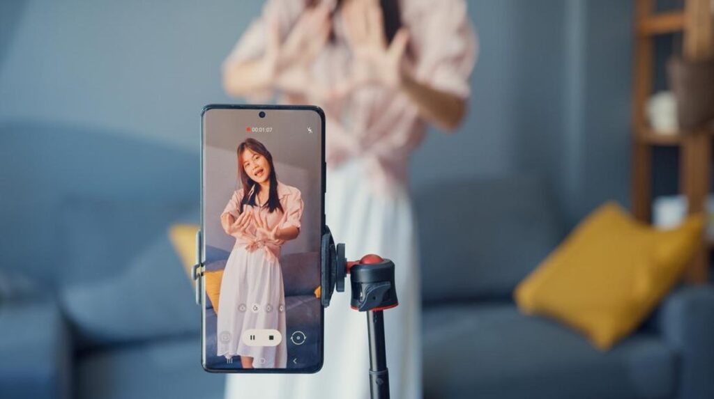 featured sertifikasi influencer wajibkah sebelum ngonten in