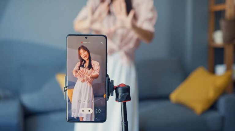 featured sertifikasi influencer wajibkah sebelum ngonten in