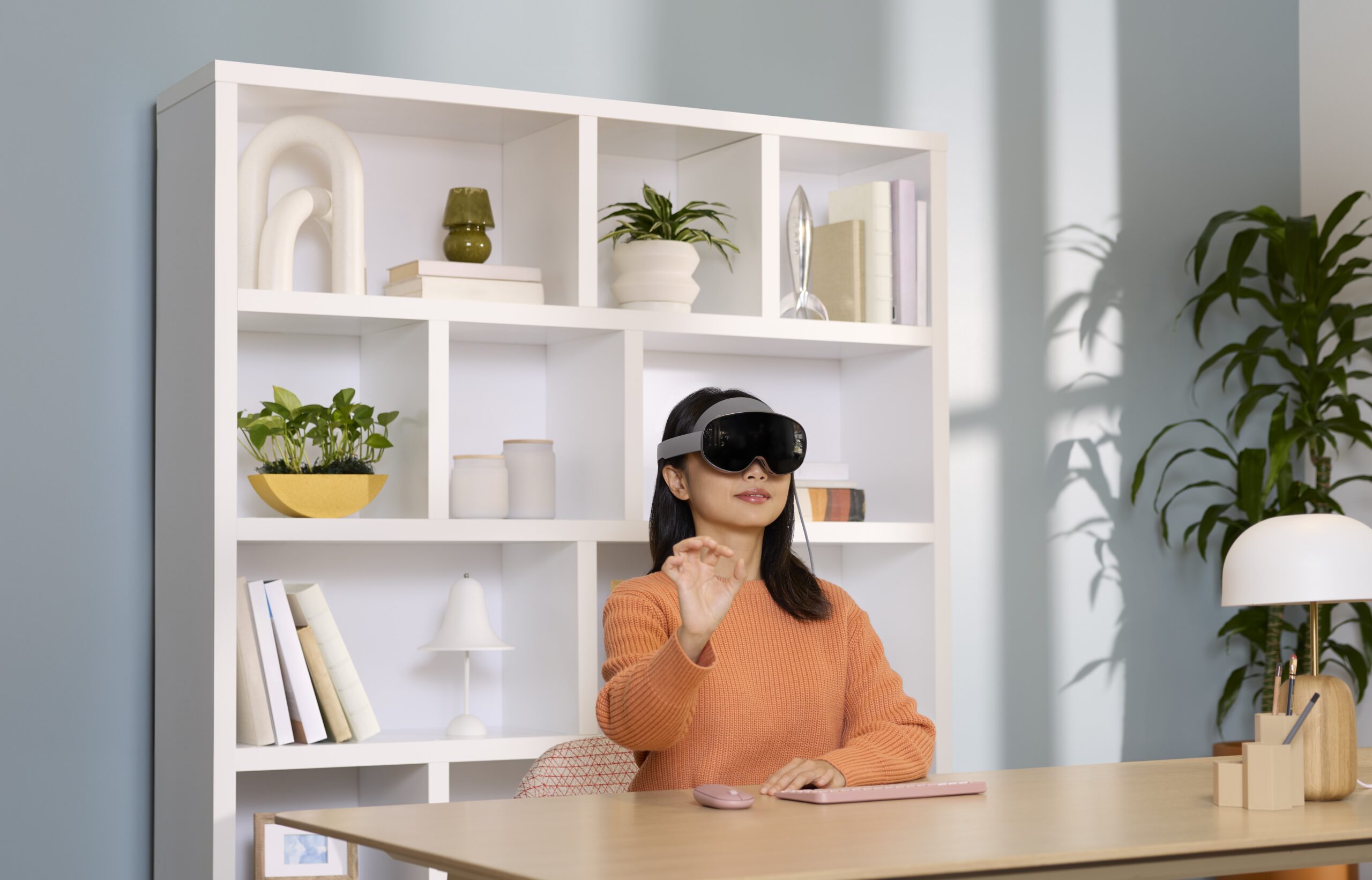 Samsung Galaxy XR vs Apple Vision Pro: Duel Raksasa di Era Komputasi Imersif 1 Pengalaman pengguna Samsung Galaxy XR dengan gesture tangan