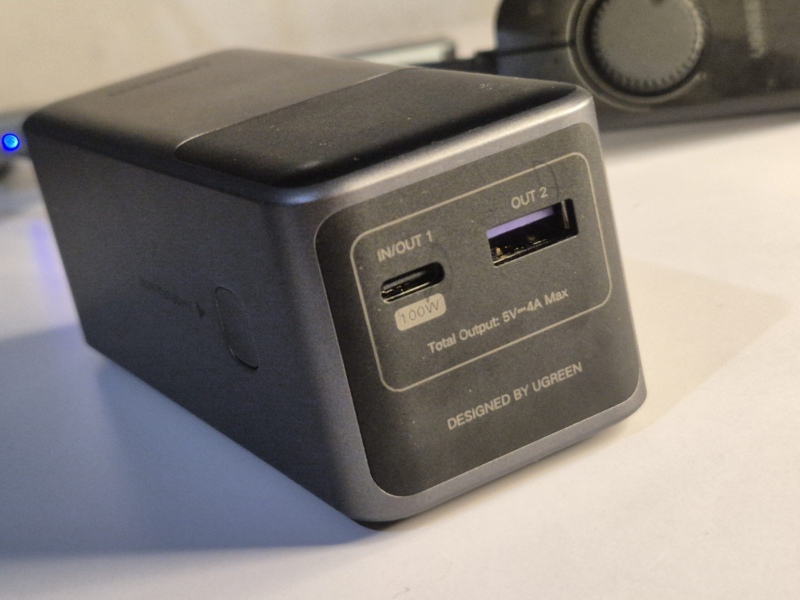 Port USB-C 100W dan USB-A 22.5W pada Power bank UGREEN Nexode 12000mAh