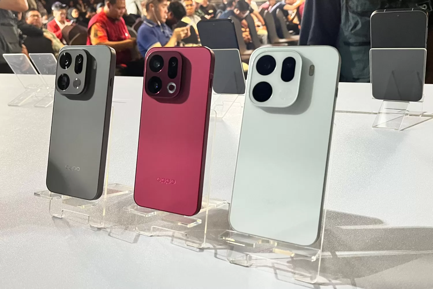 Oppo Find X9 Indonesia dengan modul kamera persegi yang elegan