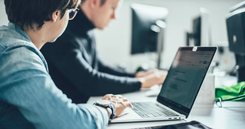 featured shopify plus vs sap commerce cloud solusi ecommerc