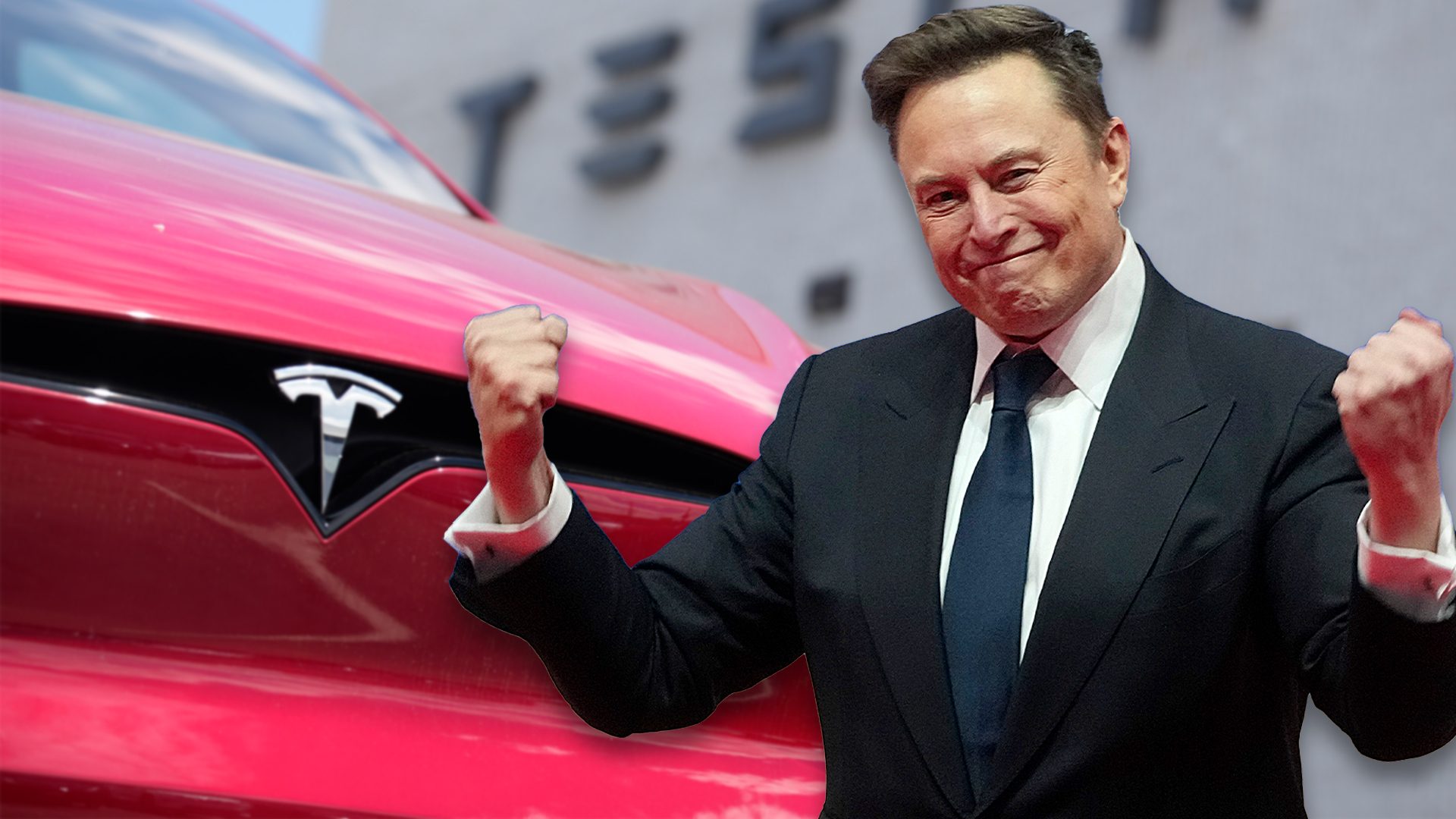 Elon Musk tersenyum dalam acara peluncuran Tesla