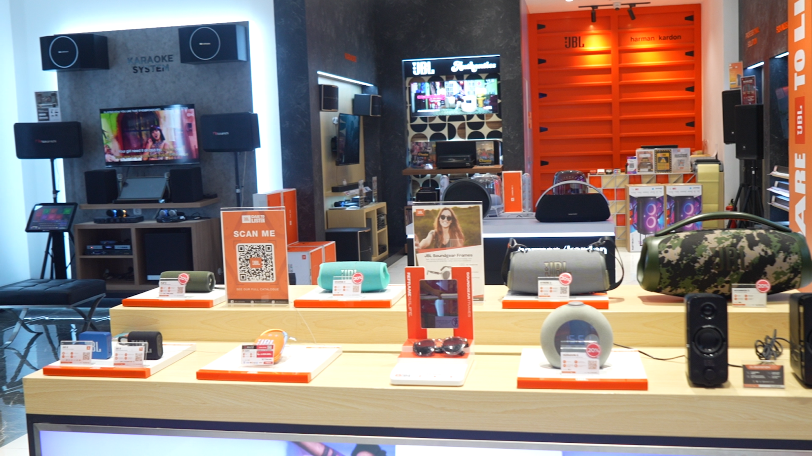 Desound Toko Audio memamerkan koleksi speaker portabel dan TWS