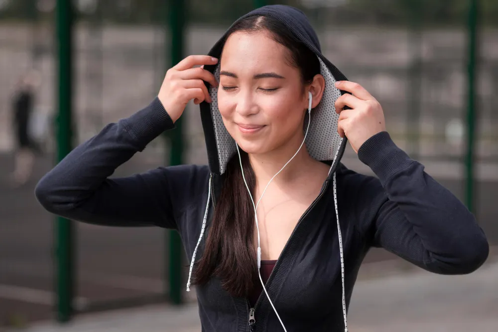 featured bahaya earphone waspada risiko kesehatan serius ja
