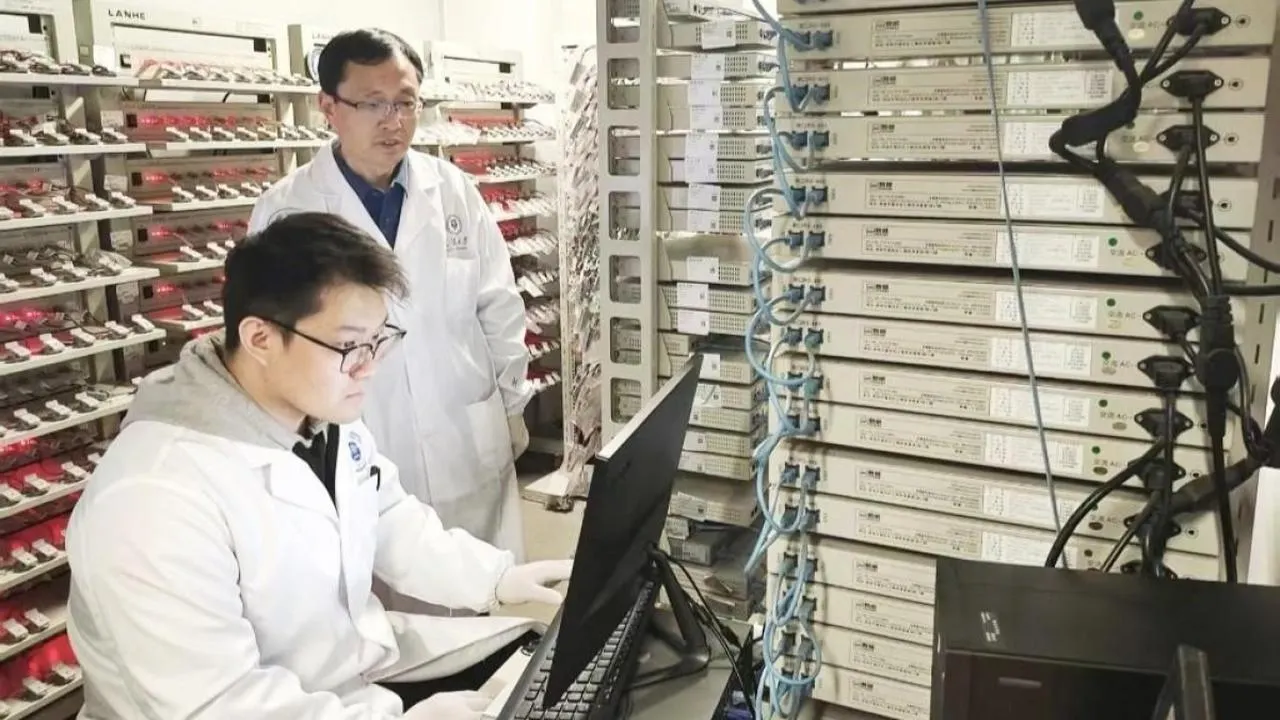 featured baterai mobil listrik plastik inovasi china setara