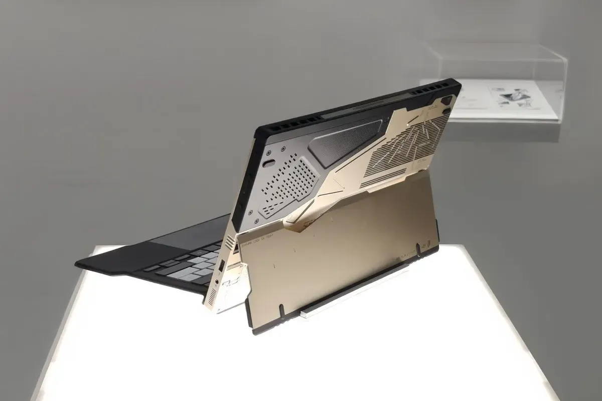 Interior Asus ROG Flow Z13-KJP menunjukkan komponen internal