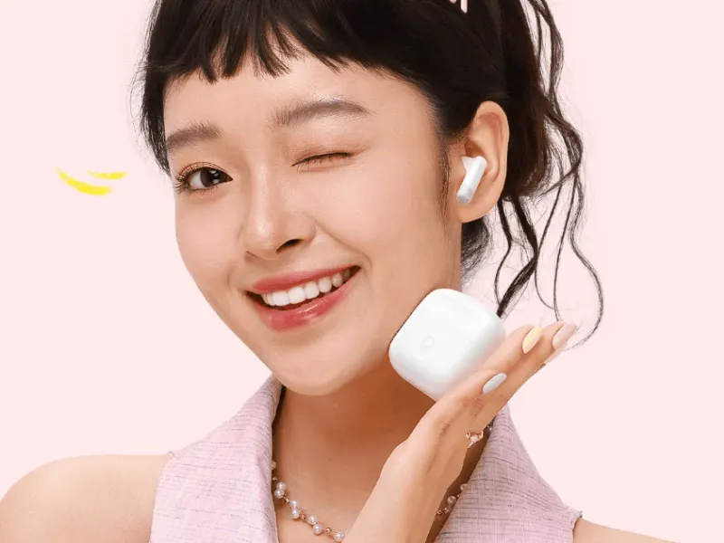 Baseus TWS 1 Youth Edition earbuds dan charging case yang menunjukkan daya tahan baterai