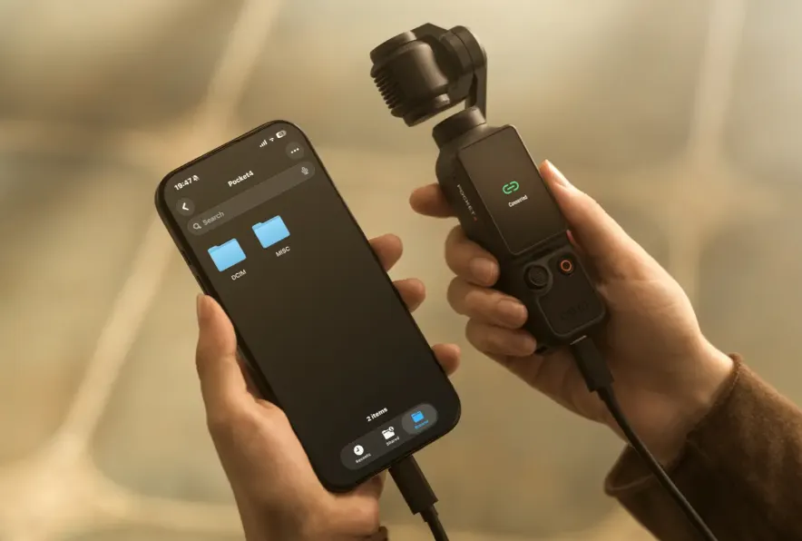 Antarmuka DJI Osmo Pocket 4 dengan layar OLED