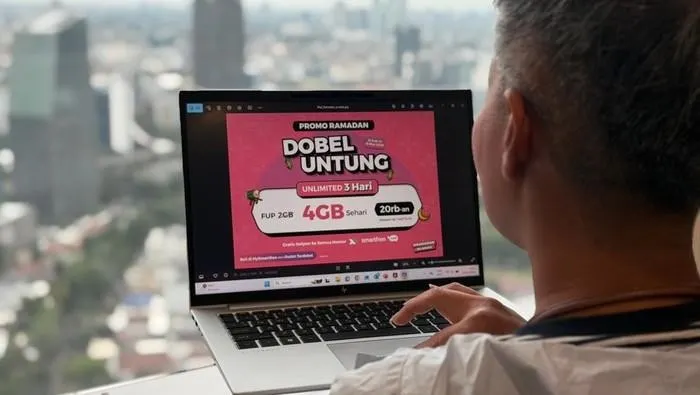 Strategi Smartfren Internet Murah - Dorong Ekonomi Digital Indonesia 2026 3 Masyarakat menggunakan layanan internet Smartfren untuk aktivitas ekonomi