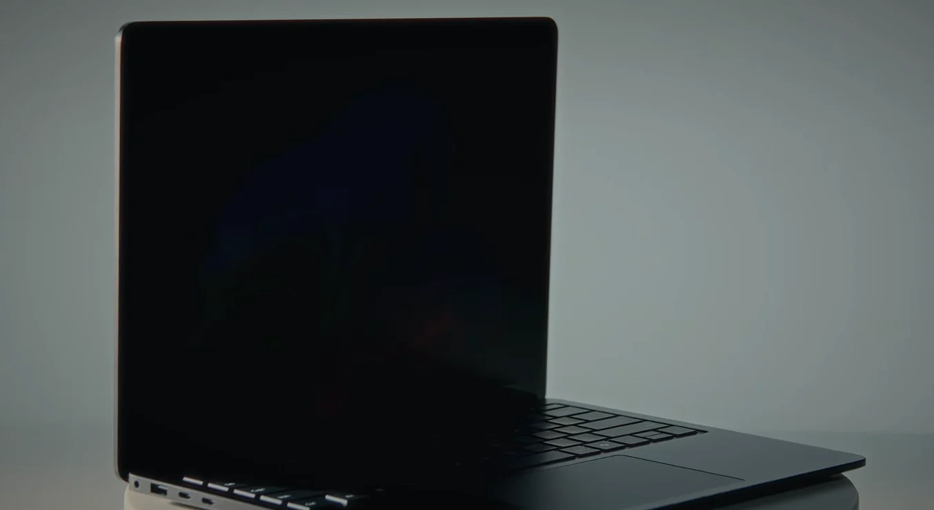 Fitur privacy display pada Surface Laptop